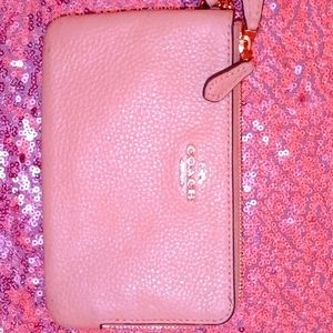 A litte wallet of coach really nice